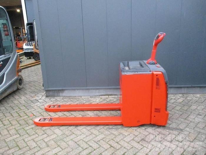 Linde T30 معدات الرفع منخفض المستوى