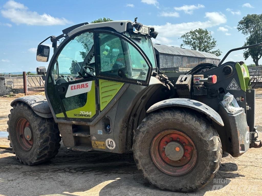 CLAAS Scorpion 7044 معدات مناولة لأغراض الزراعة