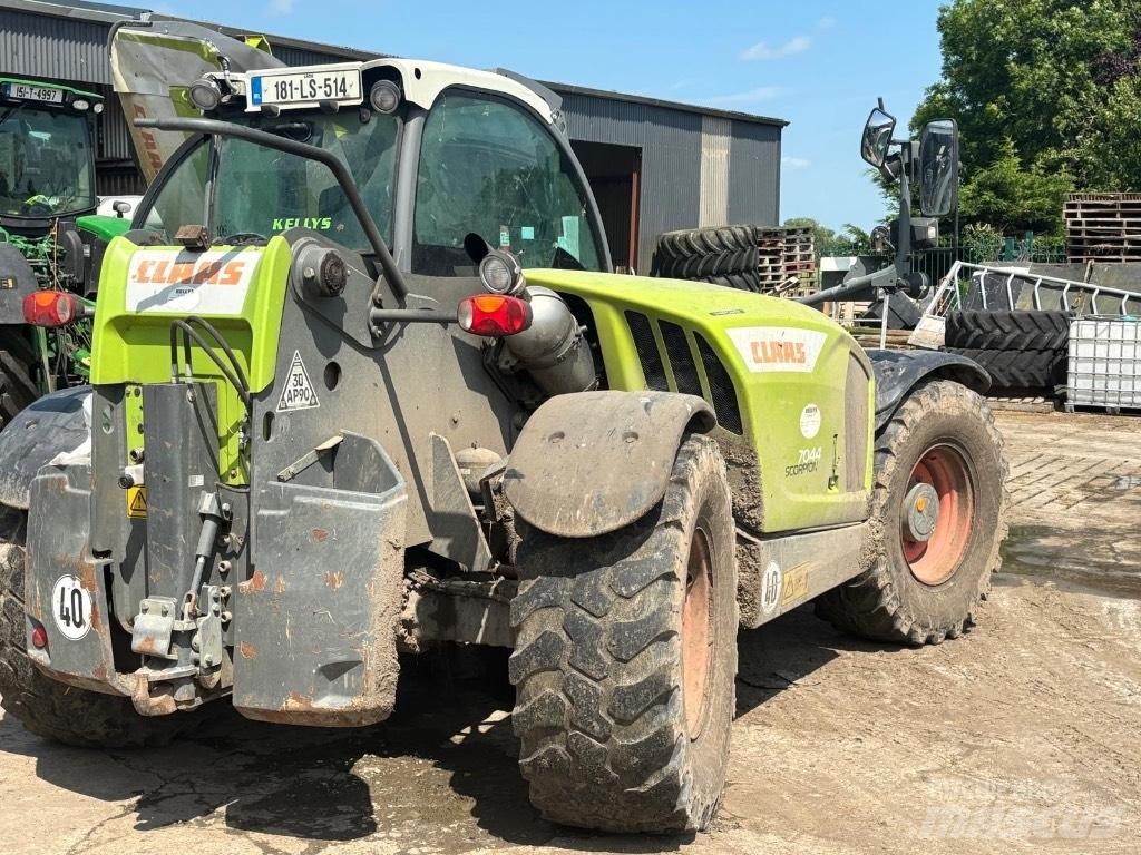 CLAAS Scorpion 7044 معدات مناولة لأغراض الزراعة