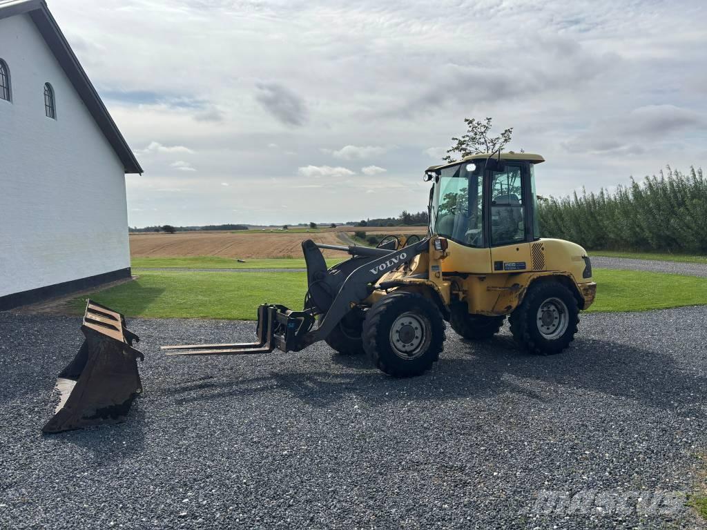Volvo L30 لوادر صغيرة