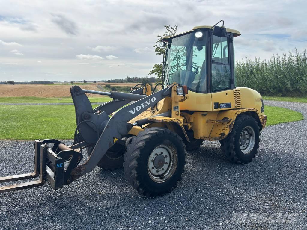 Volvo L30 لوادر صغيرة