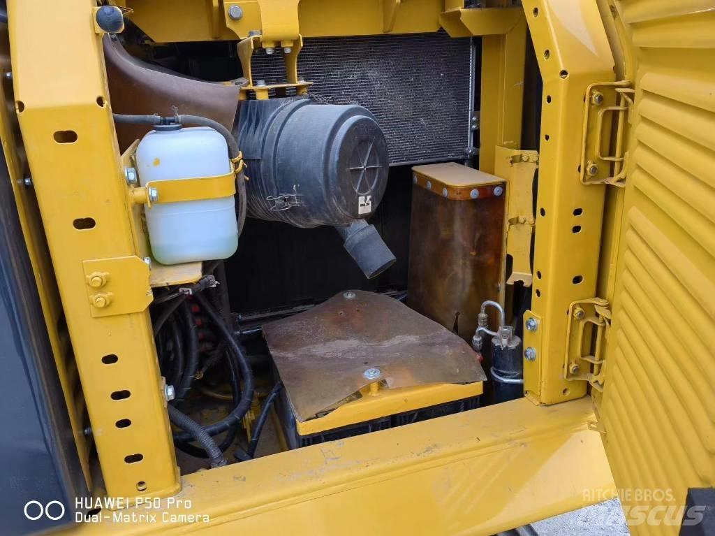 Komatsu PC130 حفارات زحافة
