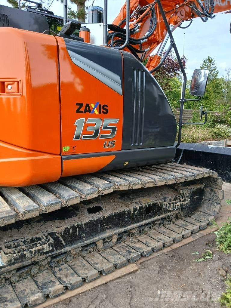 Hitachi ZX 135 US-7 حفارات زحافة