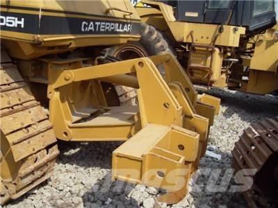 CAT D 5 H بلدوزرات مجنزرة