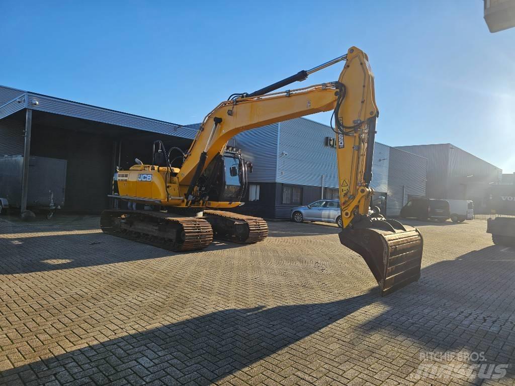 JCB JS 220 LC حفارات زحافة