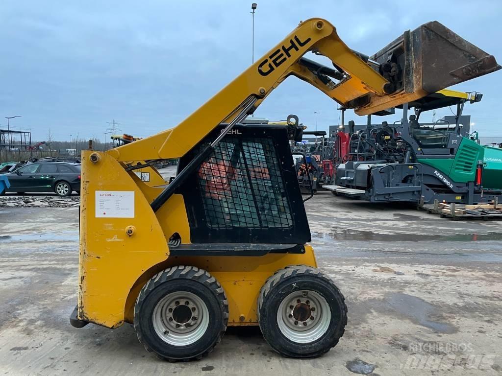 Gehl R 165 لوادر انزلاقية التوجيه