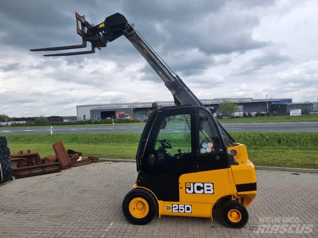 JCB TLT 25 D مناولات متداخلة