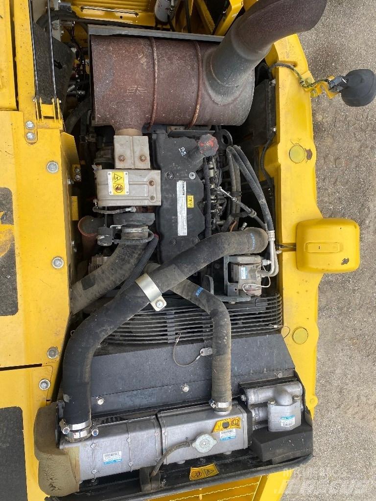 Komatsu PW 148-8 حفارات بعجل