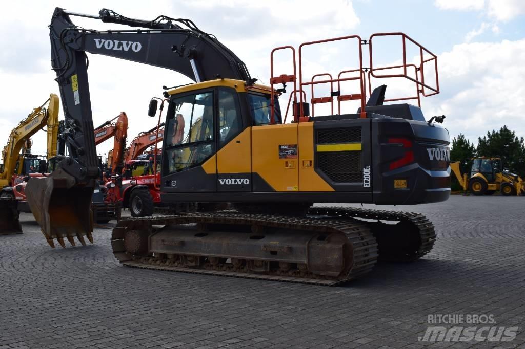 Volvo EC 200 حفارات زحافة