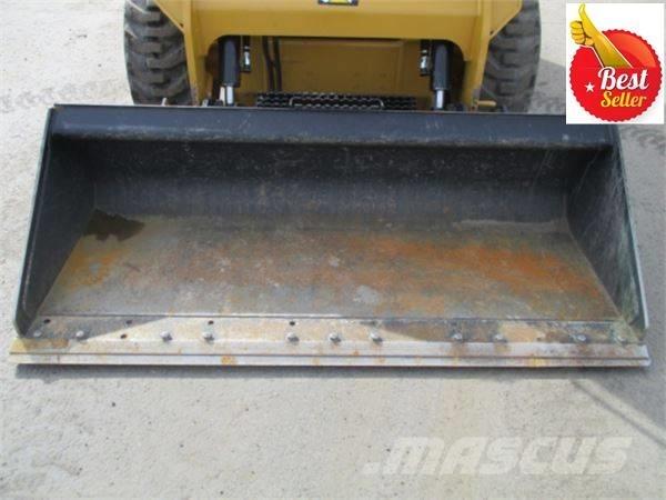 CAT 236 D لوادر انزلاقية التوجيه