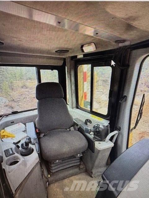 CAT D 6 T بلدوزرات مجنزرة