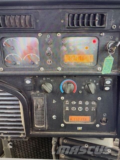 CAT D 6 T بلدوزرات مجنزرة