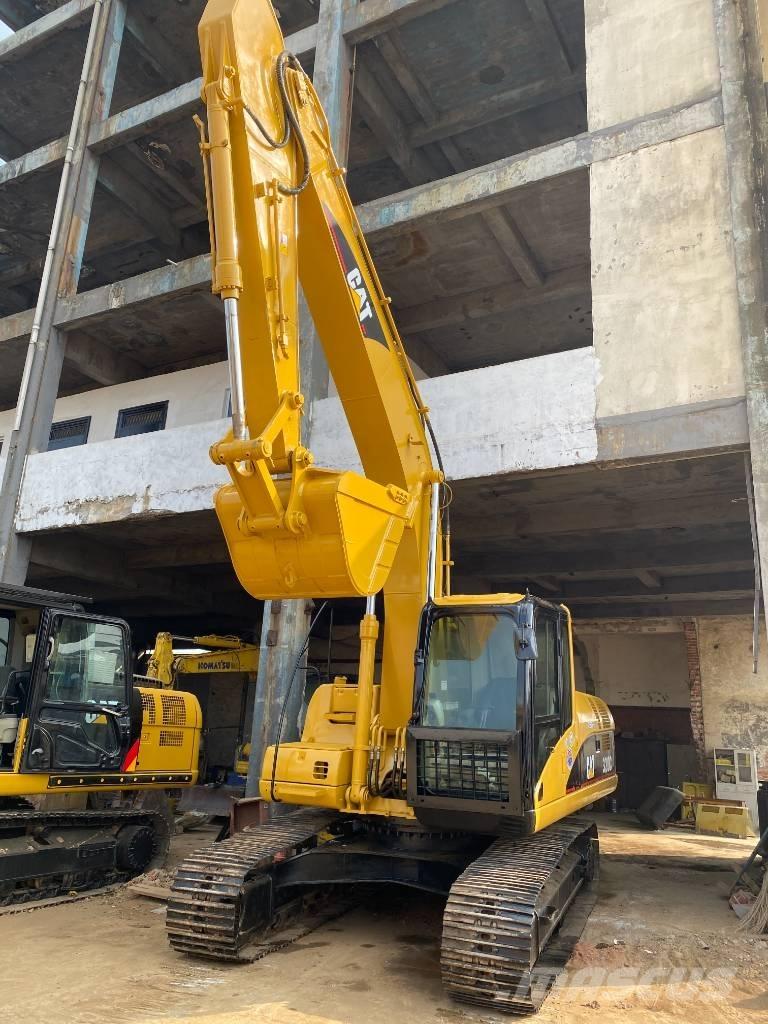 CAT 320 C حفارات زحافة