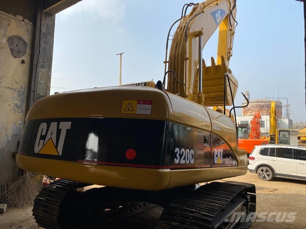 CAT 320 C حفارات زحافة