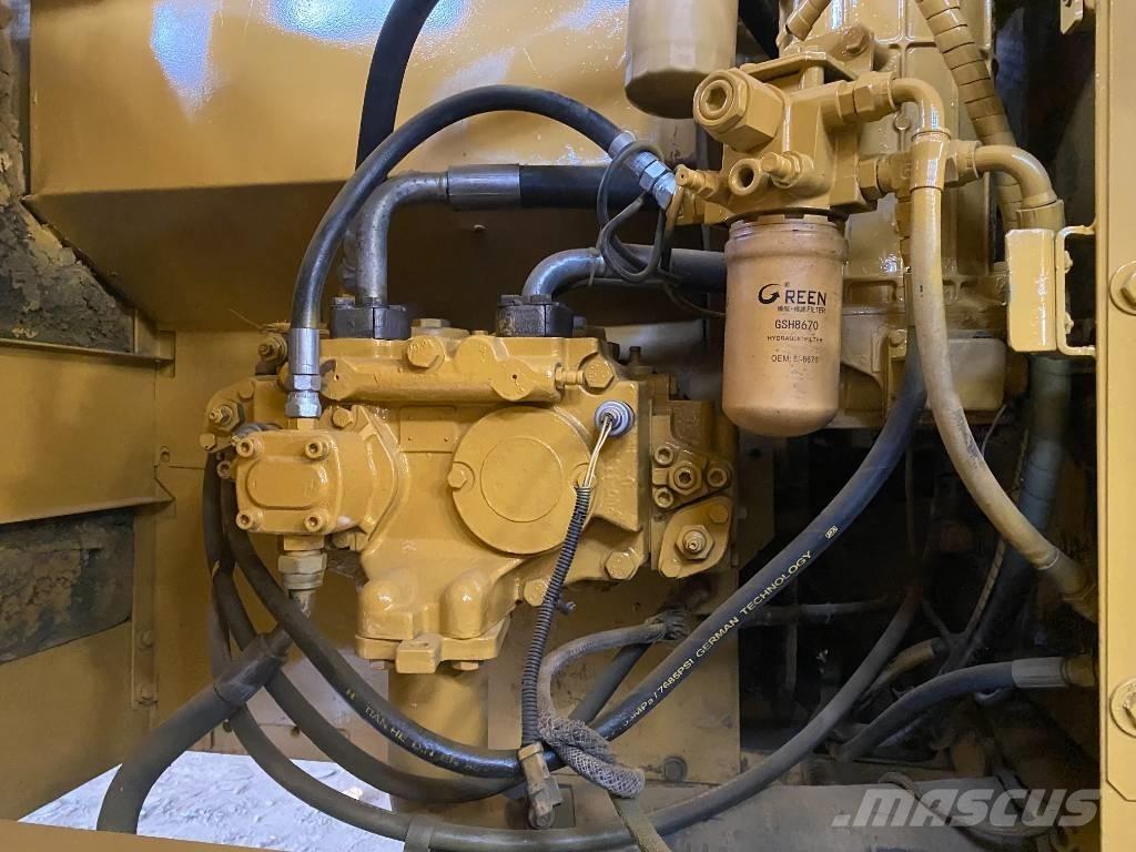 CAT 320 C حفارات زحافة