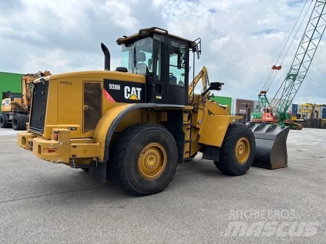 CAT 938 H لوادر بعجل