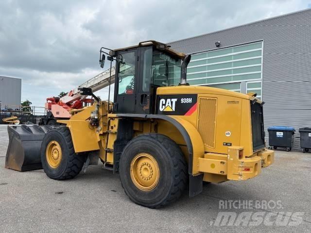 CAT 938 H لوادر بعجل