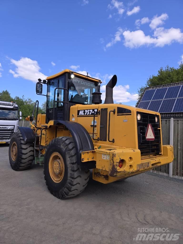 Hyundai HL 757-7 لوادر بعجل