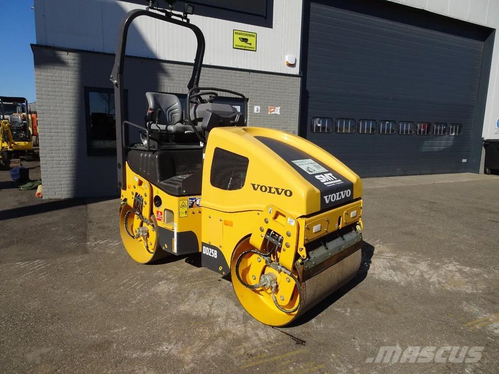 Volvo DD25P مداحل ثنائية الاسطوانة