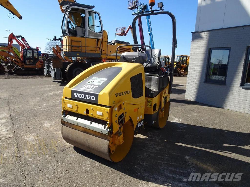 Volvo DD25P مداحل ثنائية الاسطوانة