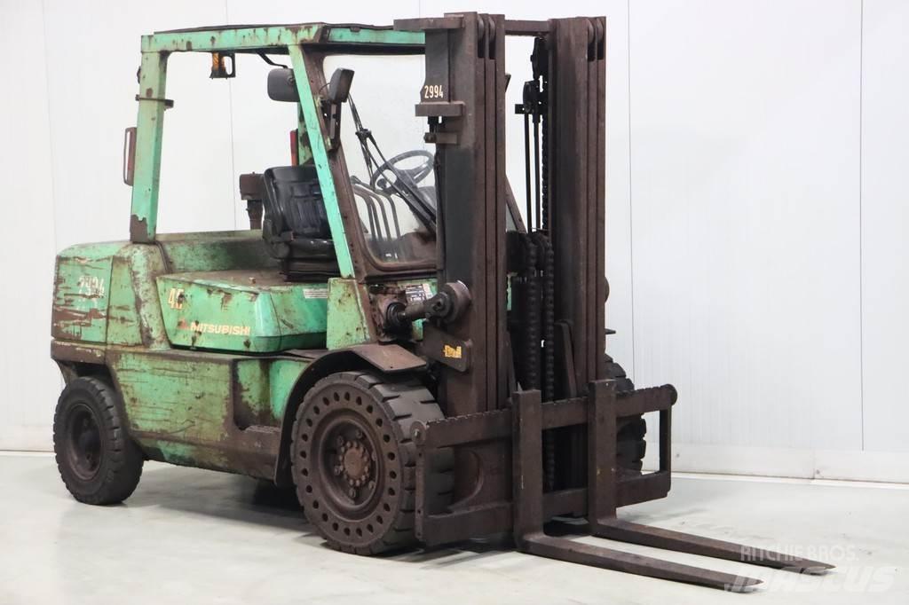 Mitsubishi FD45K2 شاحنات الديزل