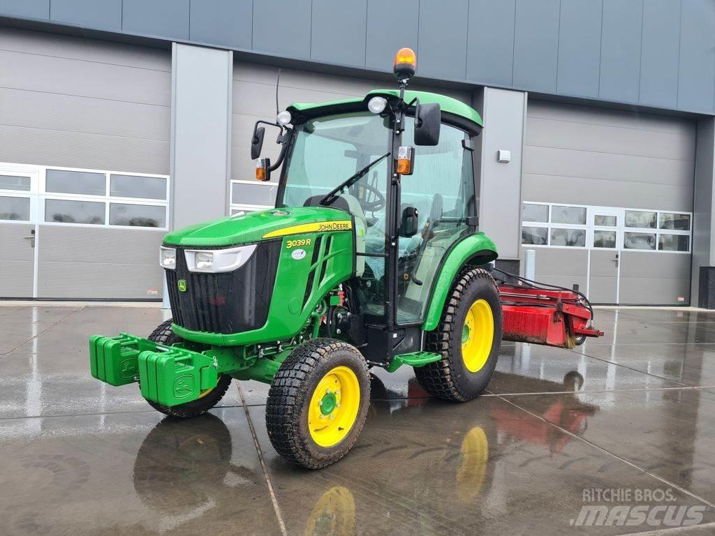 John Deere 3039R الجرارات