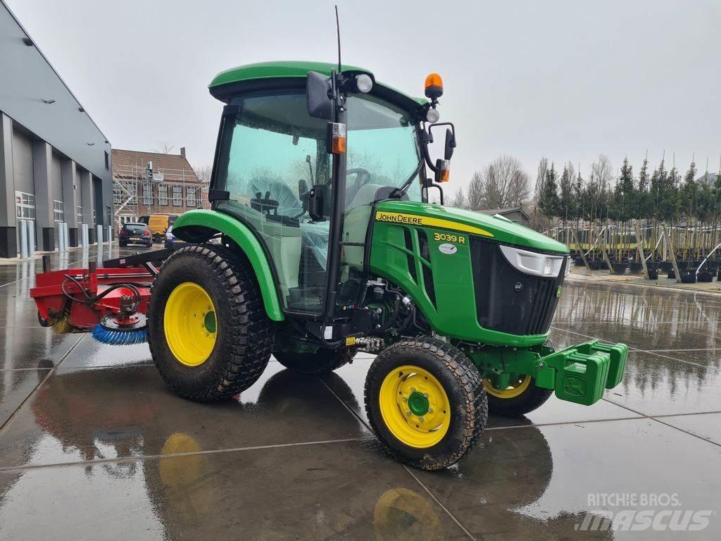 John Deere 3039R الجرارات