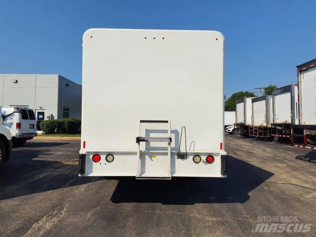 International 4300 شاحنات نقل المشروبات