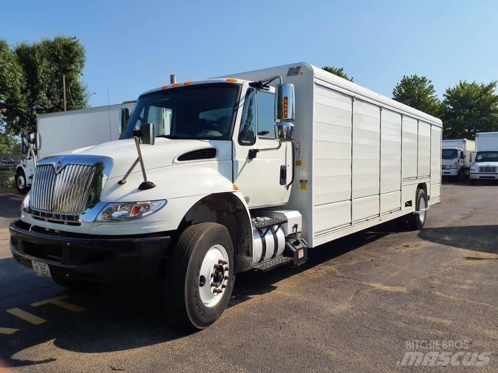 International 4300 شاحنات نقل المشروبات