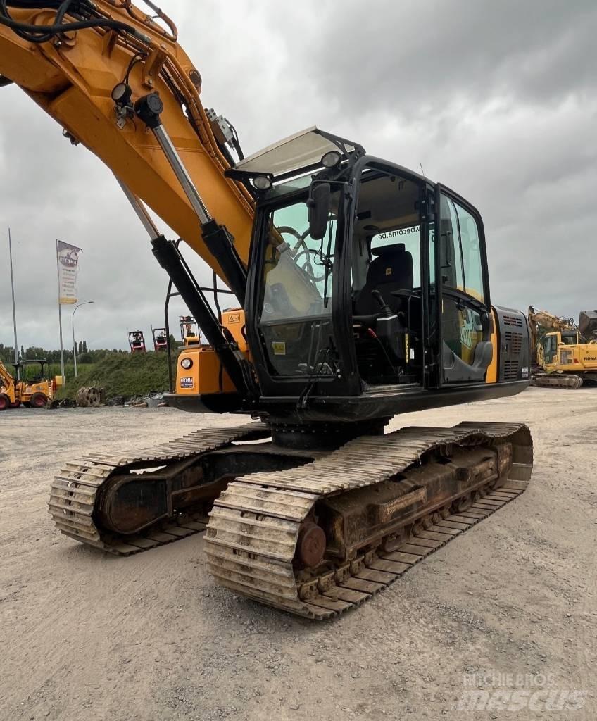 JCB JS 220 حفارات زحافة