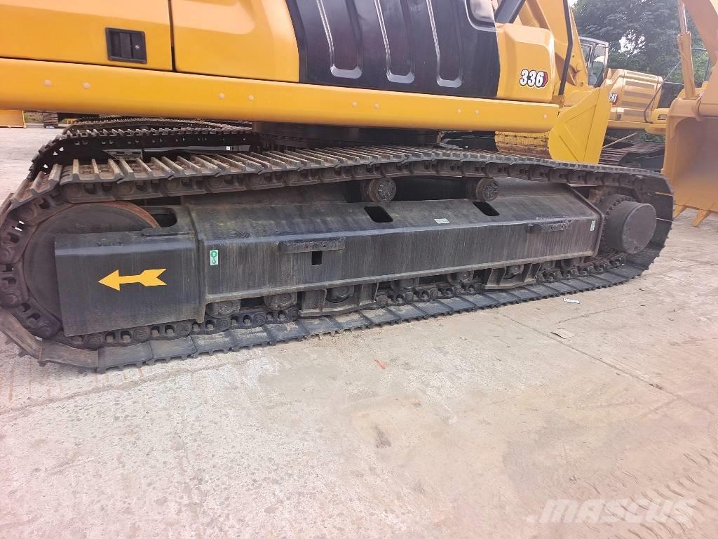 CAT 336 حفارات زحافة