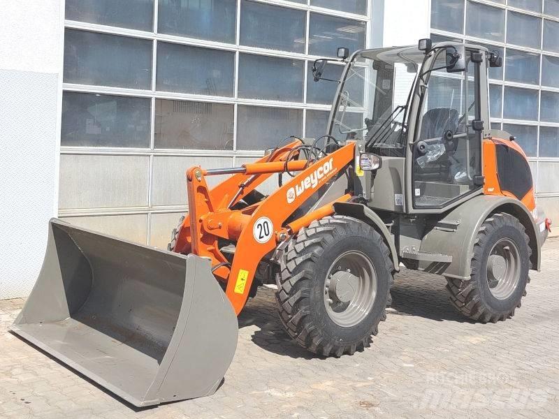 Atlas AR 400 لوادر انزلاقية التوجيه