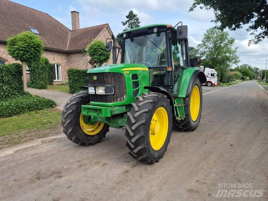 John Deere 6130 الجرارات