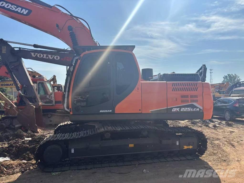 Doosan DX 225 LCA حفارات وسط 7 طن - 12 طن