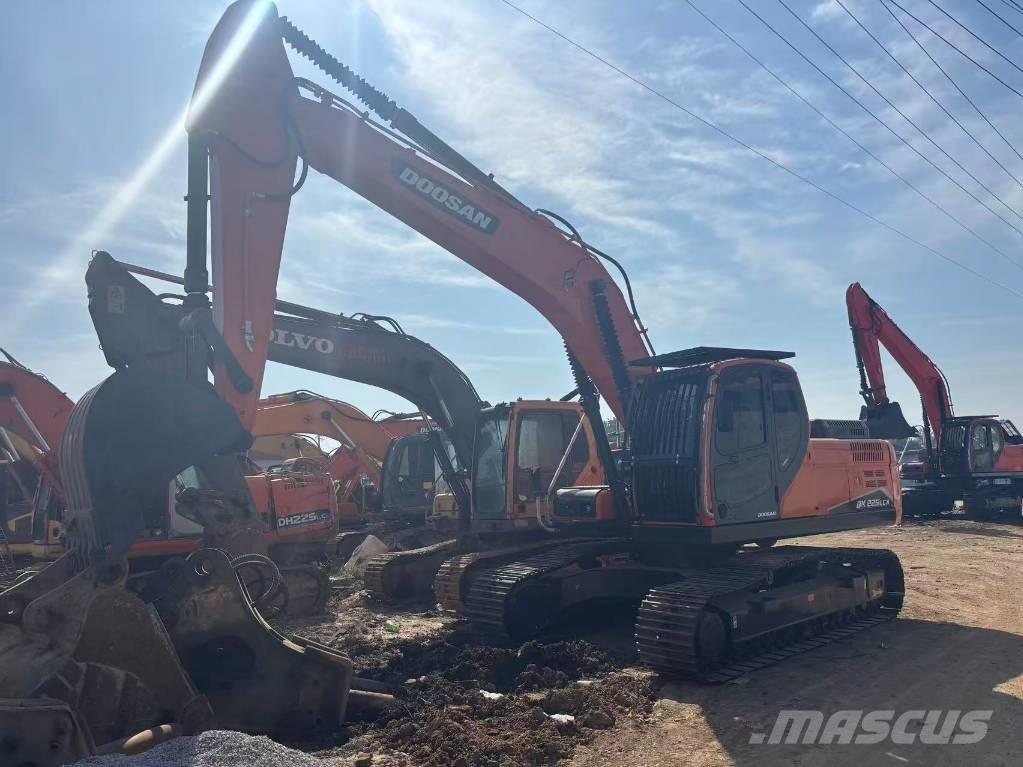 Doosan DX 225 LCA حفارات وسط 7 طن - 12 طن