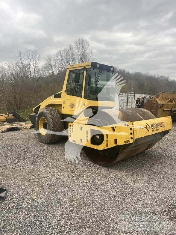 Bomag BW213D-4 مداحل أحادية الأسطوانة