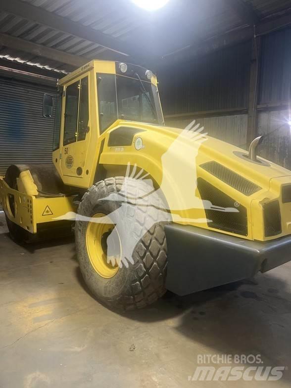 Bomag BW213D-4 مداحل أحادية الأسطوانة