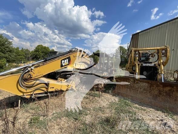 CAT 320 حفارات زحافة