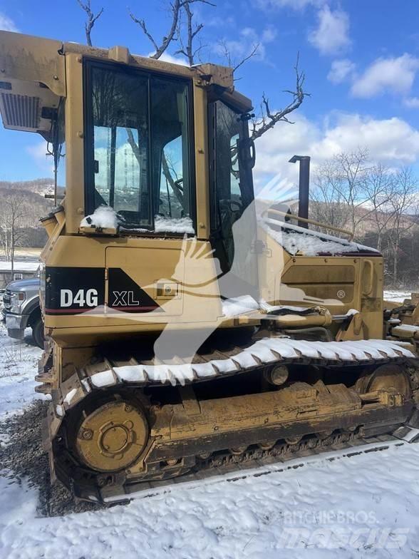 CAT D4G XL بلدوزرات مجنزرة