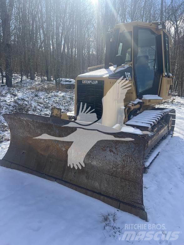 CAT D4G XL بلدوزرات مجنزرة