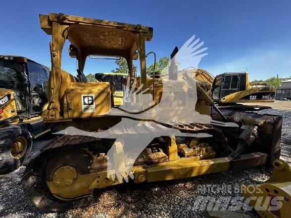 CAT D6D بلدوزرات مجنزرة