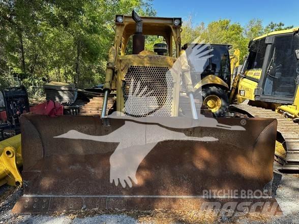 CAT D6D بلدوزرات مجنزرة