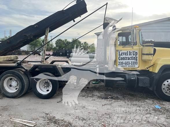 Mack RD688S شاحنات المخلفات