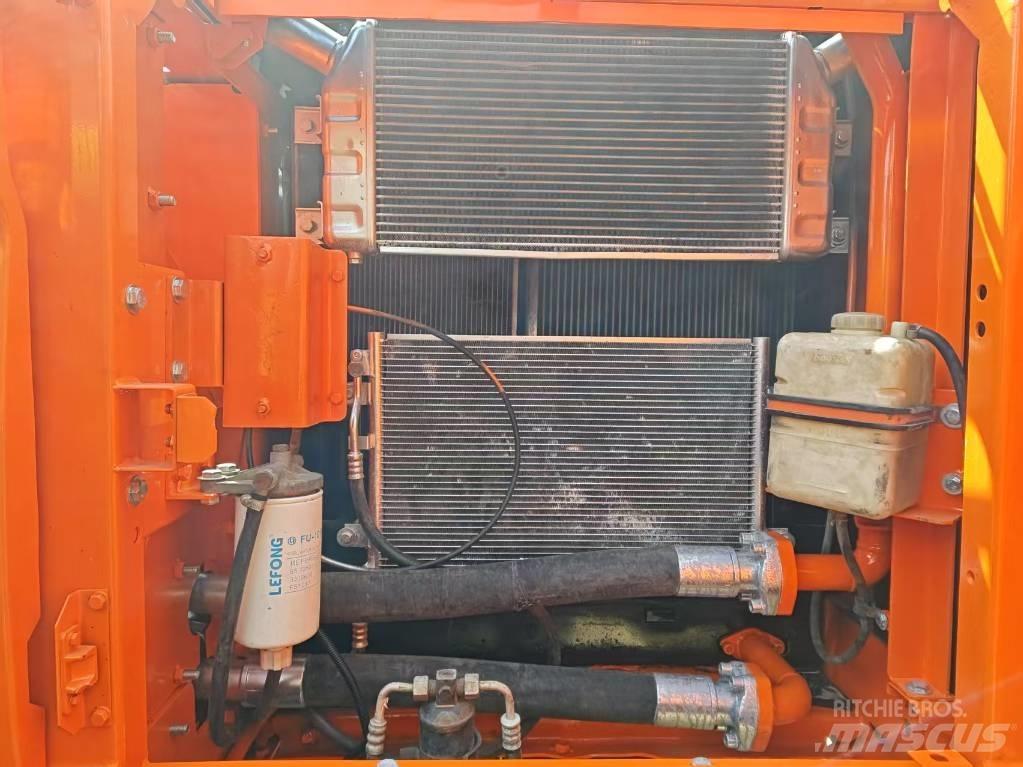 Doosan DX 225 LC حفارات زحافة