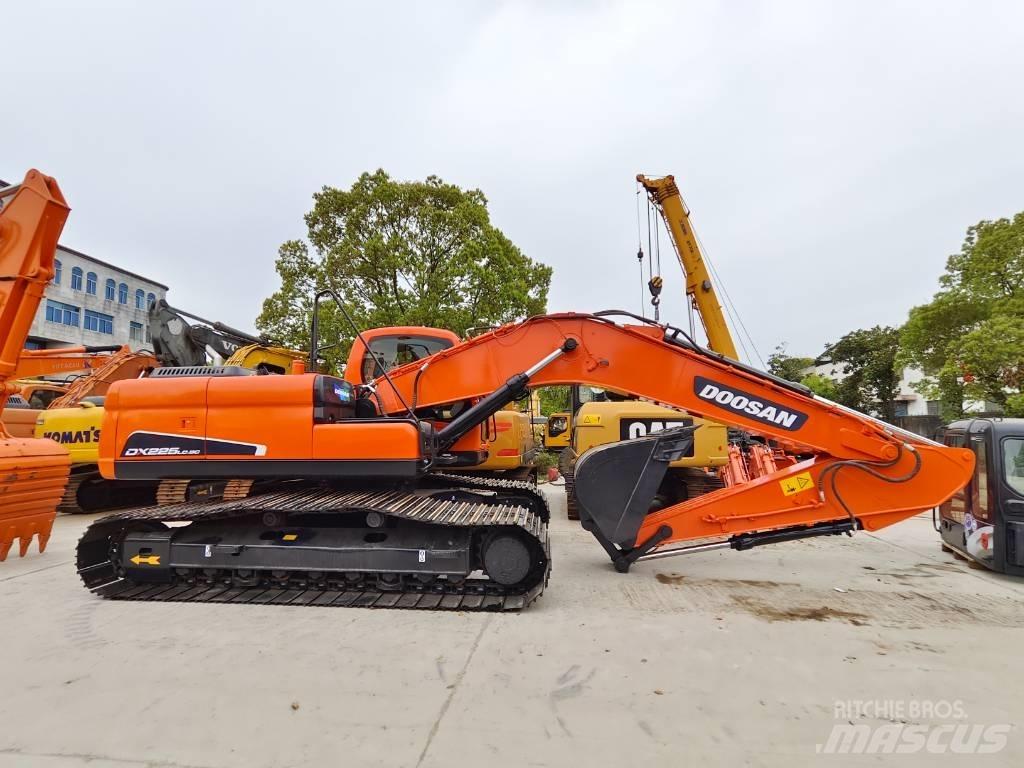 Doosan DX 225 LC حفارات زحافة