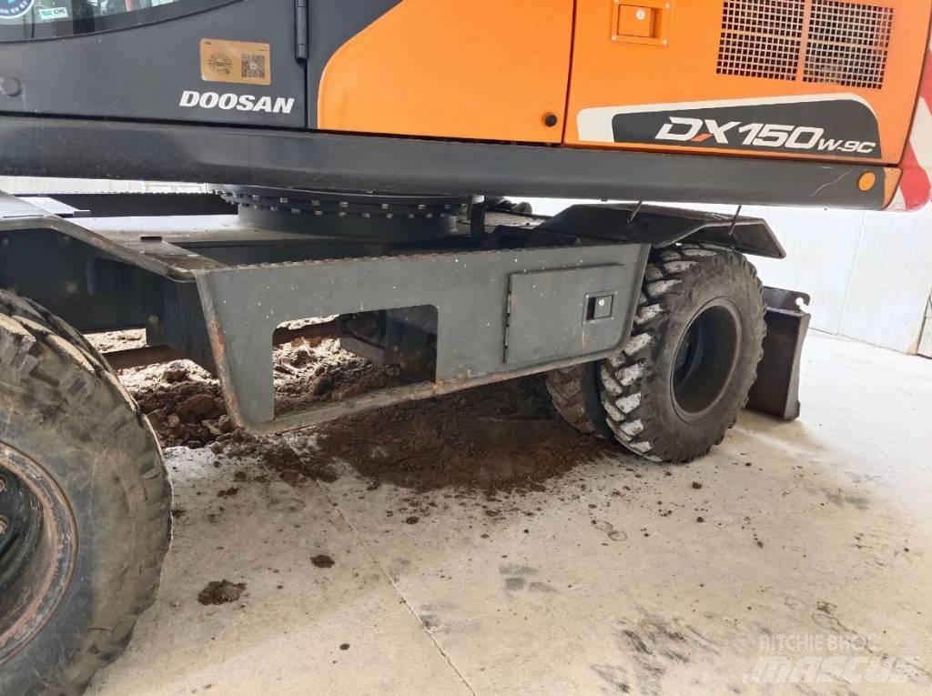 Doosan DX 150W-9C حفارات بعجل