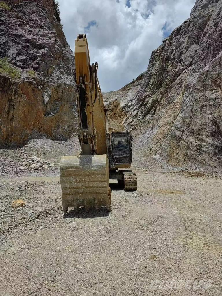 CAT 330GC حفارات زحافة