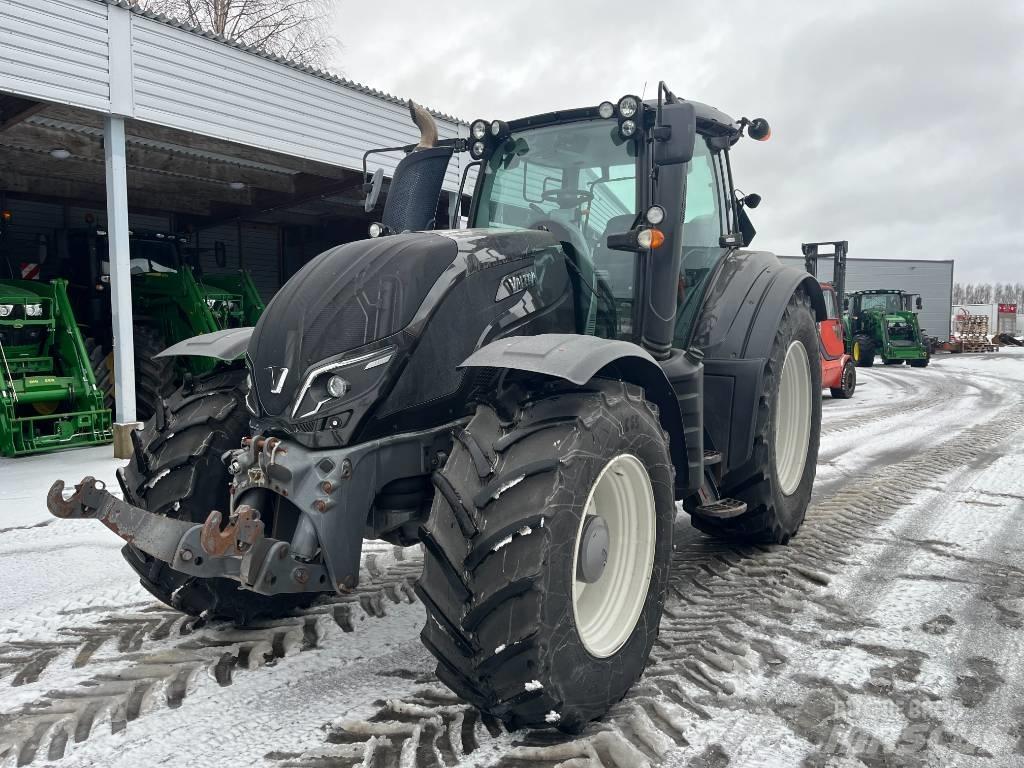 Valtra T 174 الجرارات