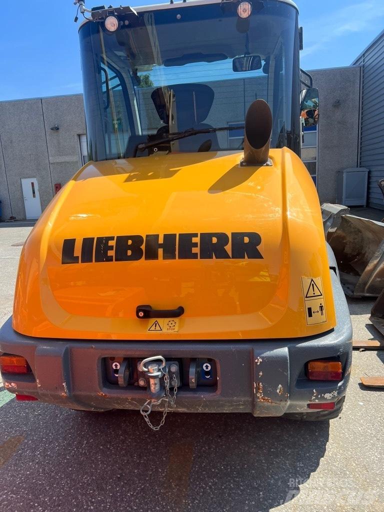 Liebherr L 506 لوادر بعجل