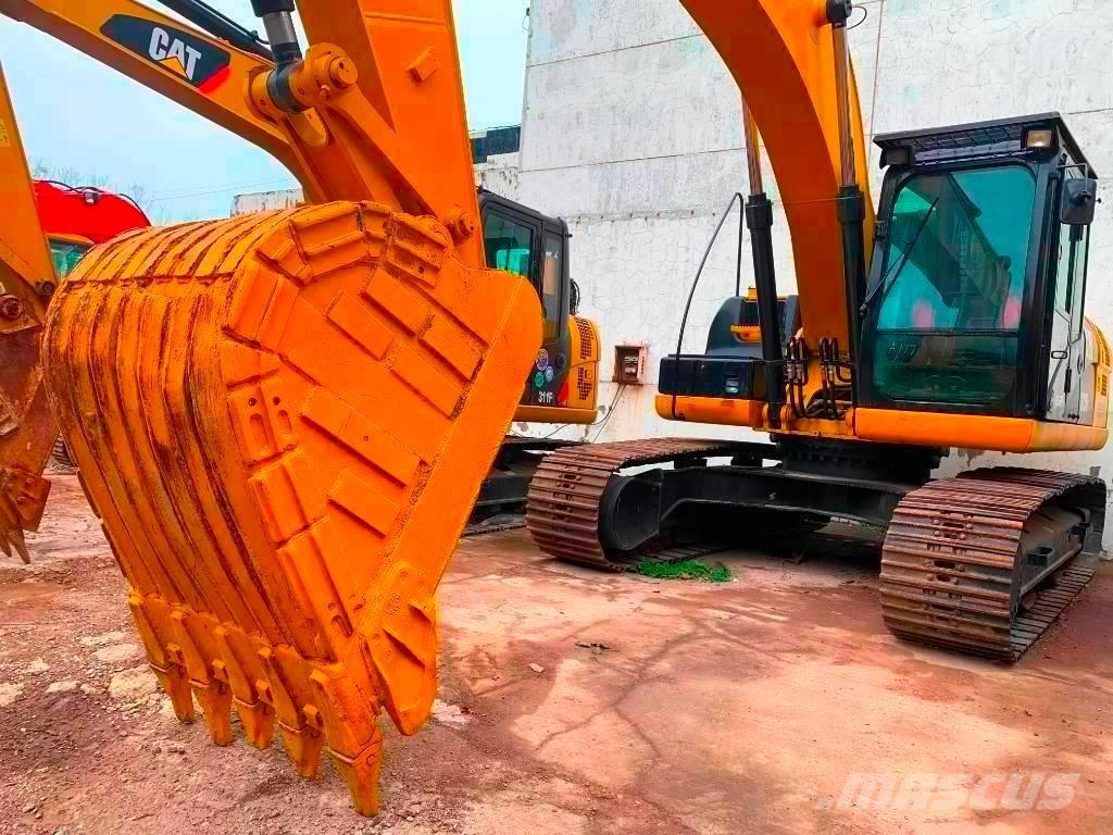 Carter 323 D2L حفارات زحافة